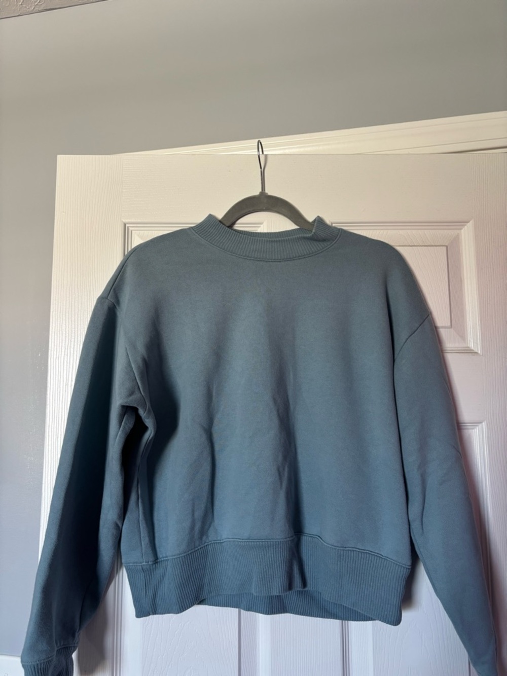 Classic Crewneck women’s Sweatshirt in Slate Blue